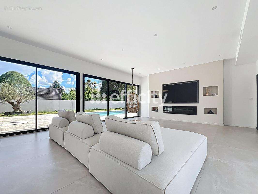Maison 285 m² à Saint-Cyr-Sur-Loire  - photo 5
