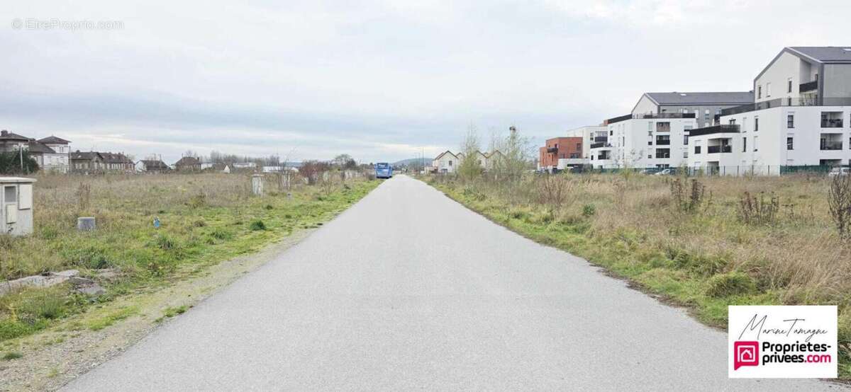 Terrain à MARGNY-LES-COMPIEGNE