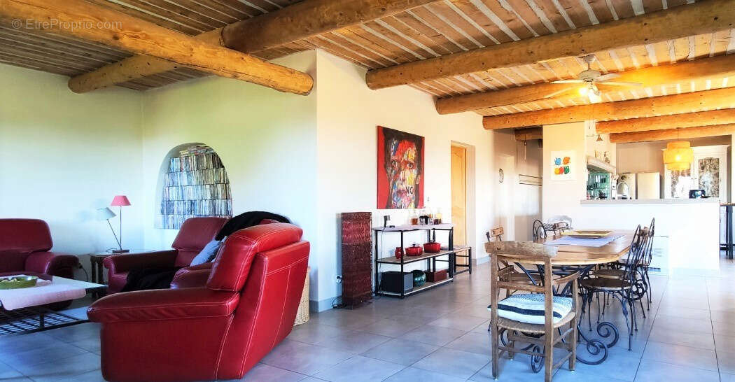 Maison à L'ISLE-SUR-LA-SORGUE