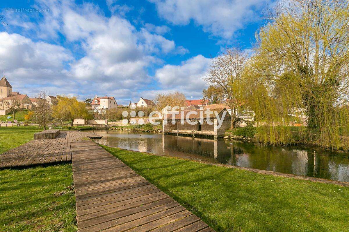 Maison à NORGES-LA-VILLE
