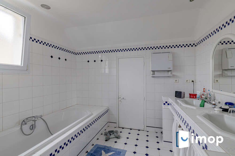 Maison à PONTAULT-COMBAULT