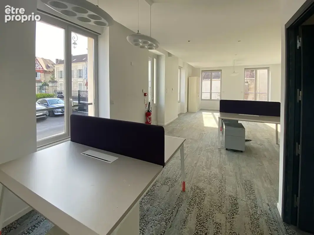 L'Isle Adam,Maison d'architecte, bureaux  280 m2 édifiée sur sous-sol total et 745 M² de terrain - photo 9