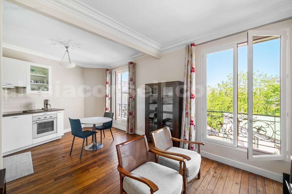 Photo n°1 - Appartement à PARIS-14E