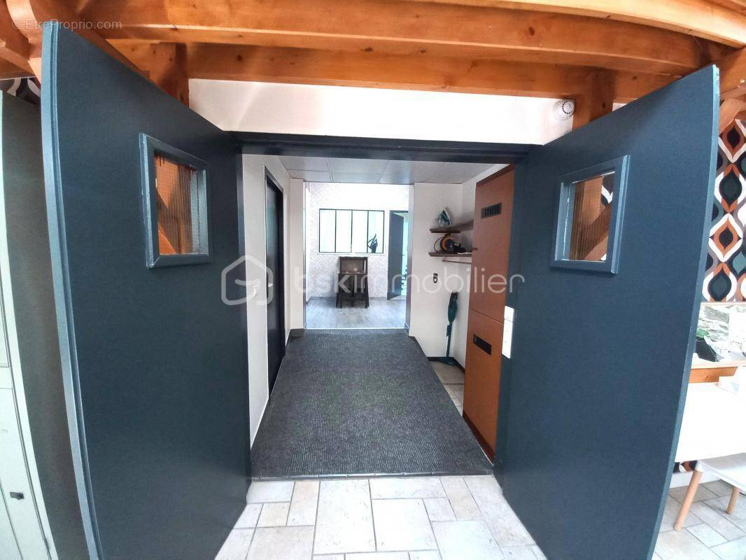 Appartement spacieux avec style intemporel au cœur de la ville - photo 7