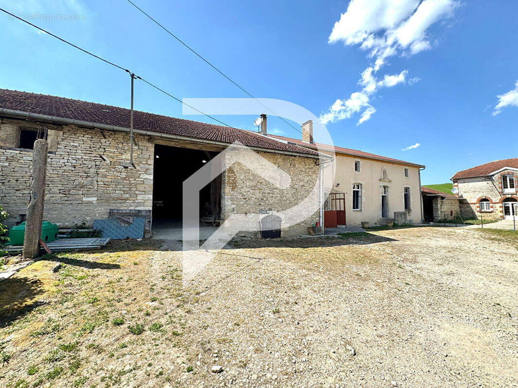 Maison à AMBONVILLE
