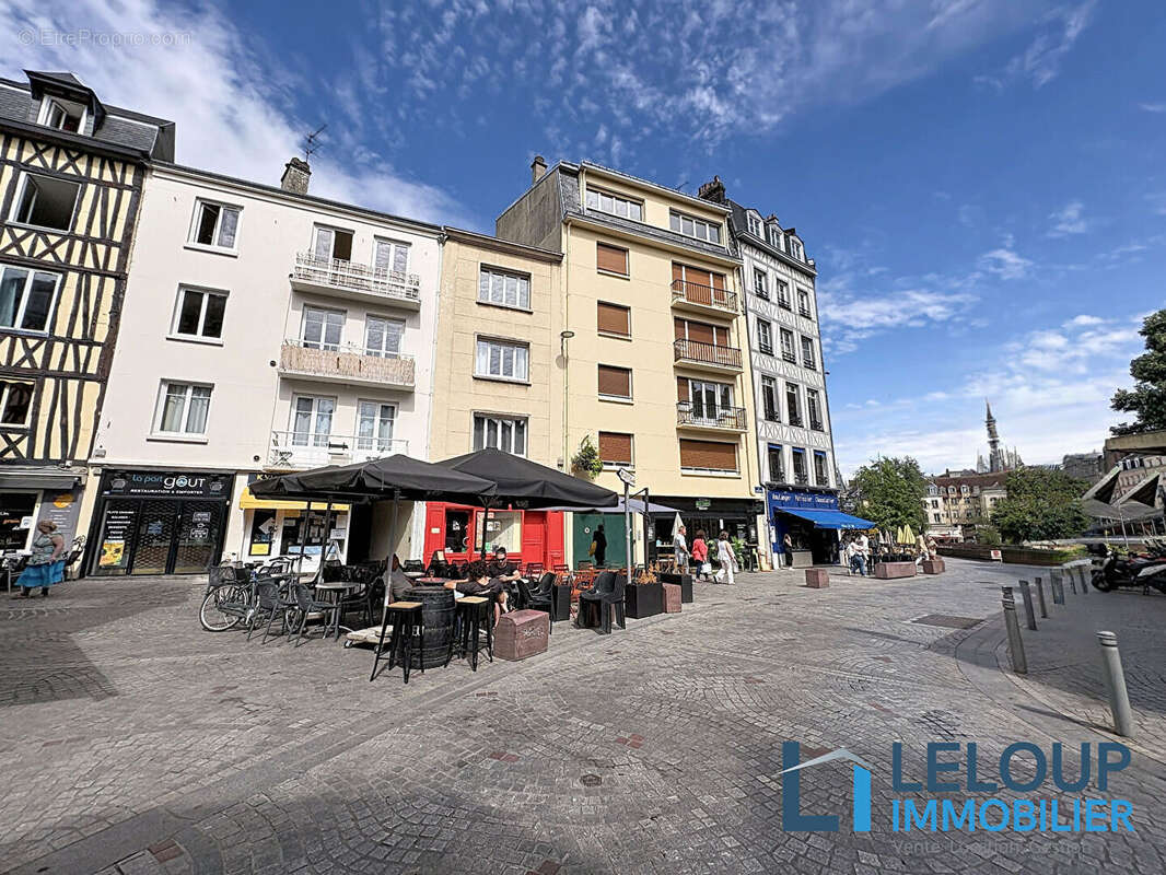 En exclusivité place du vieux marché -  murs commerciaux - photo 2