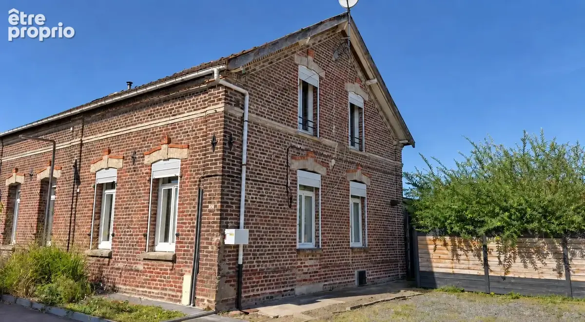 Maison semi-individuelle avec jardin et stationnements - photo 5