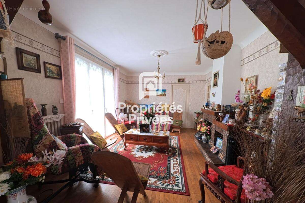 Maison à SAINT-PARDOUX-LA-RIVIERE