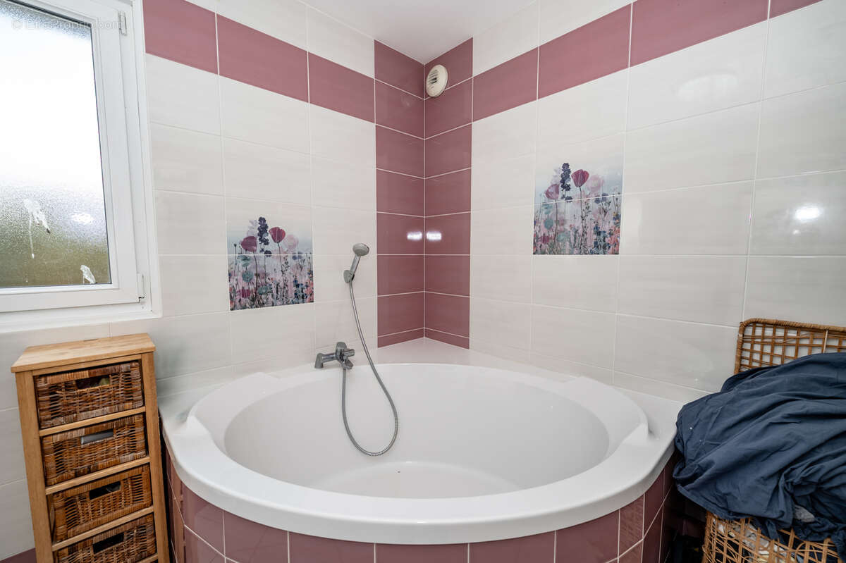 Maison à MONTPERREUX