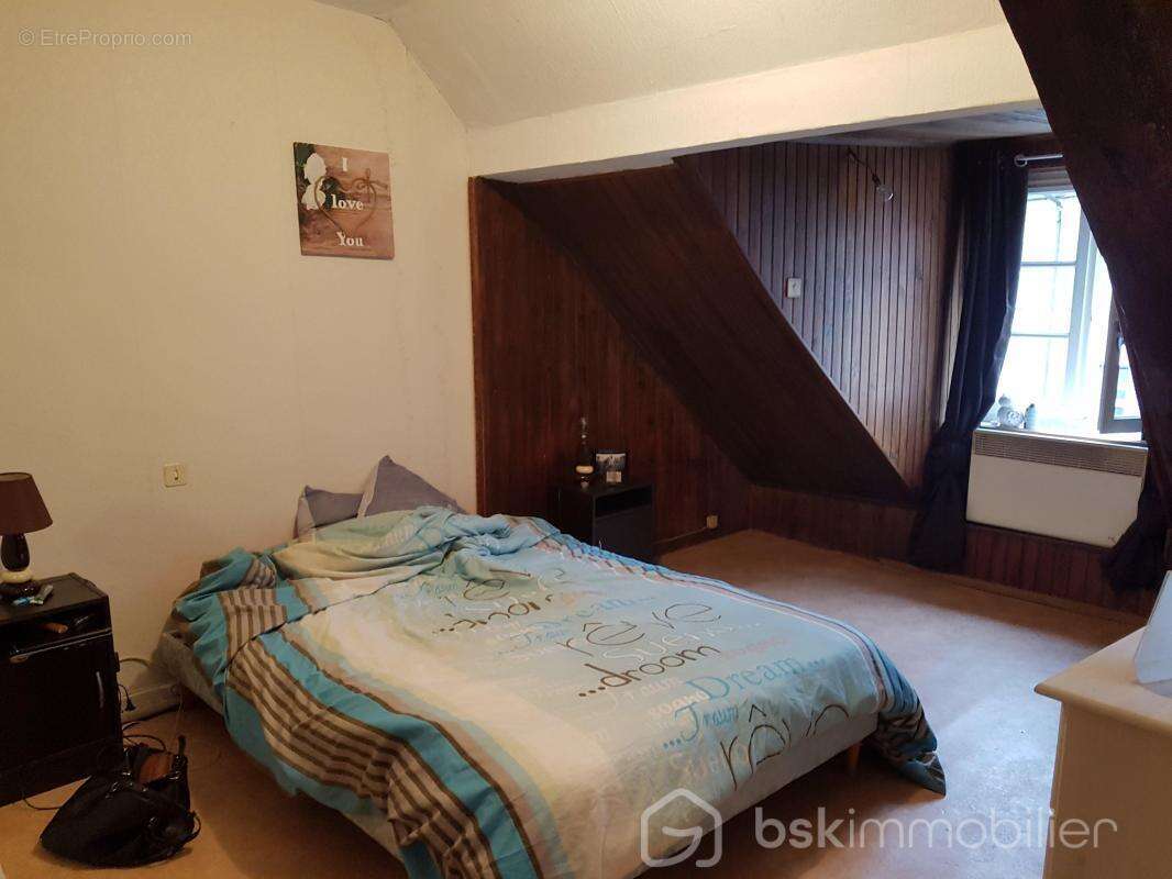 Centre ville de vesoul,   a visiter grand appartement spacieux t1 en  dernier etage - photo 3