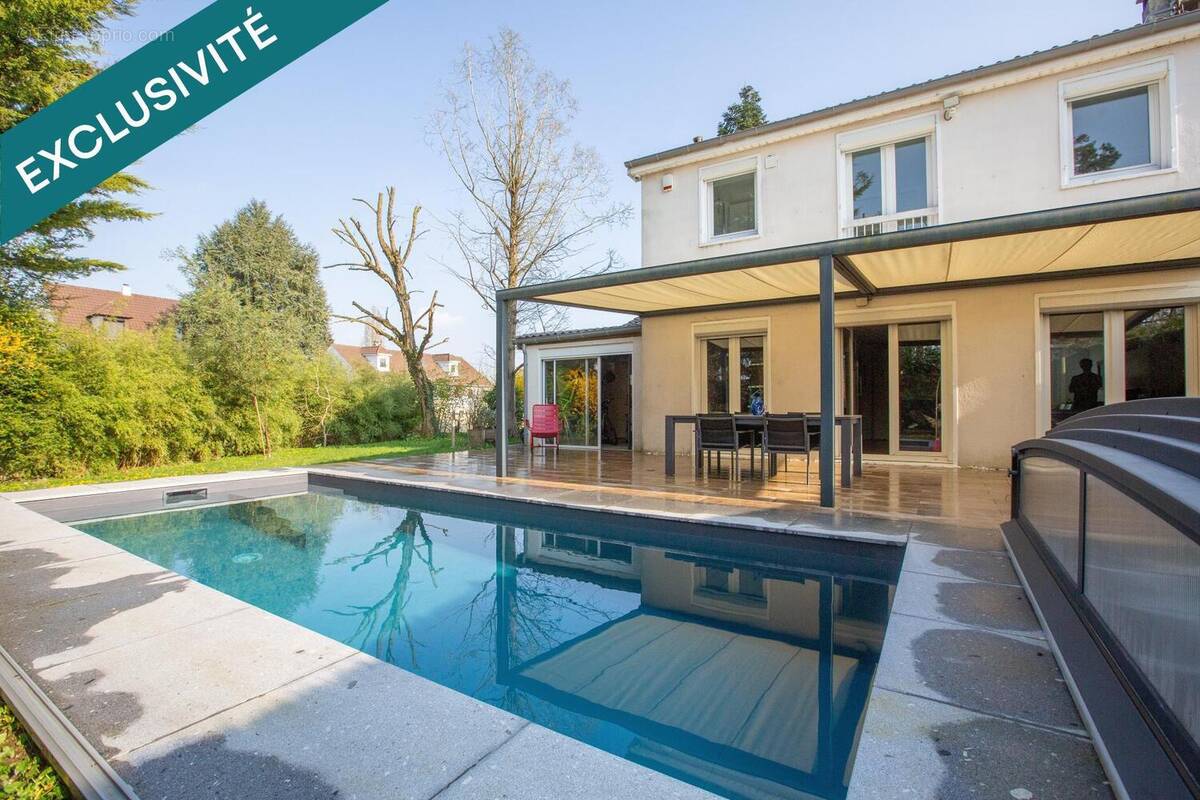 Photo 1 - Maison à LE MESNIL-SAINT-DENIS