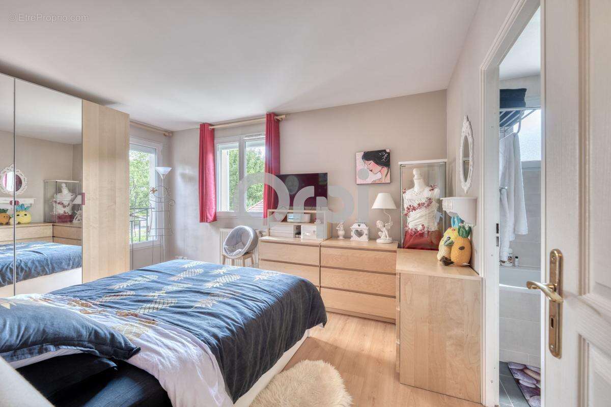 Maison à BUSSY-SAINT-GEORGES