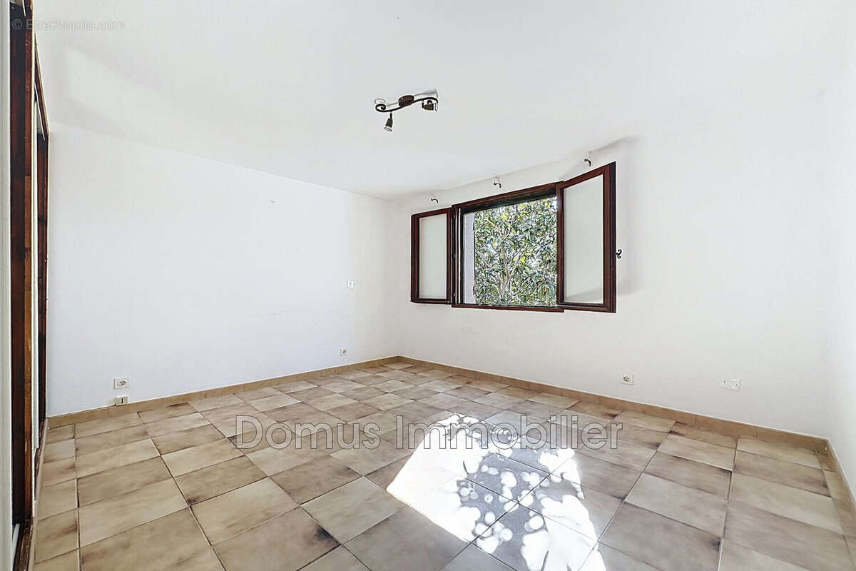 Appartement à CHATEAUNEUF-DE-GADAGNE