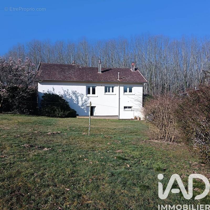 Photo 1 - Maison à SAINT-JUST-LE-MARTEL