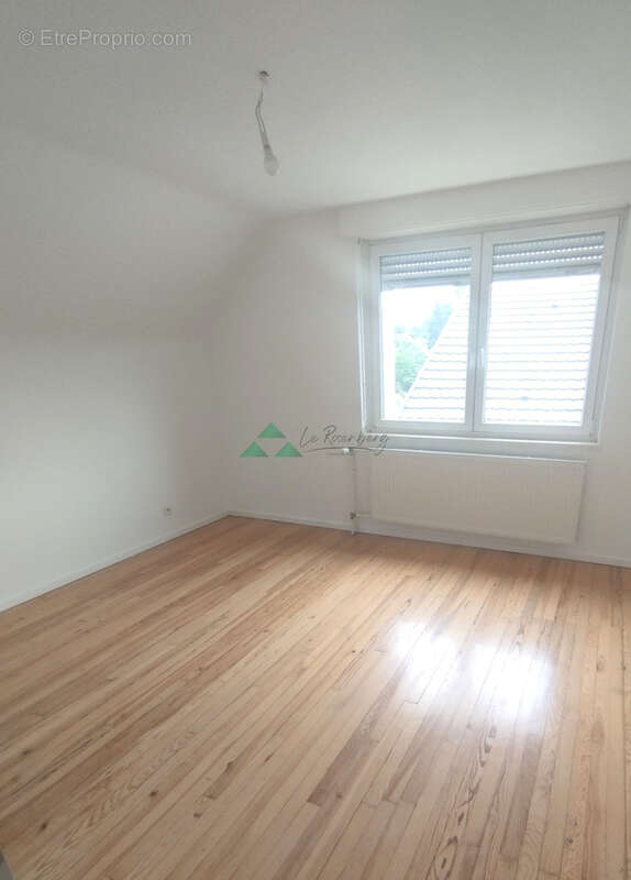 Spacieuse maison familiale de 153 m2 sur un terrain de 10,81 ares, aux portes de la Suisse - photo 4