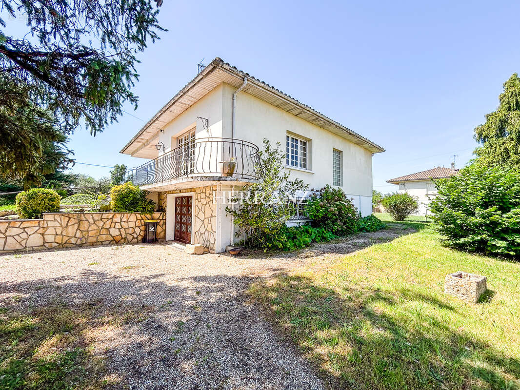 Maison lumineuse & terrain piscinable - photo 2