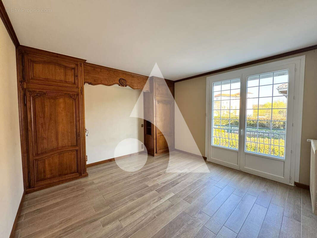 Maison à NEUFCHATEAU