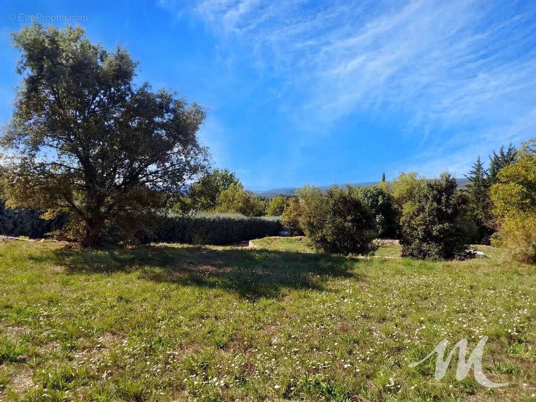 Terrain à BRUE-AURIAC