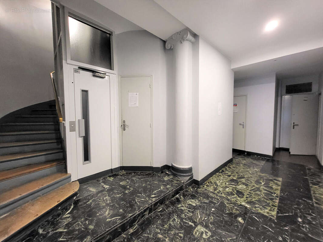 Studio de 18.37m² 75009 Paris - photo 7