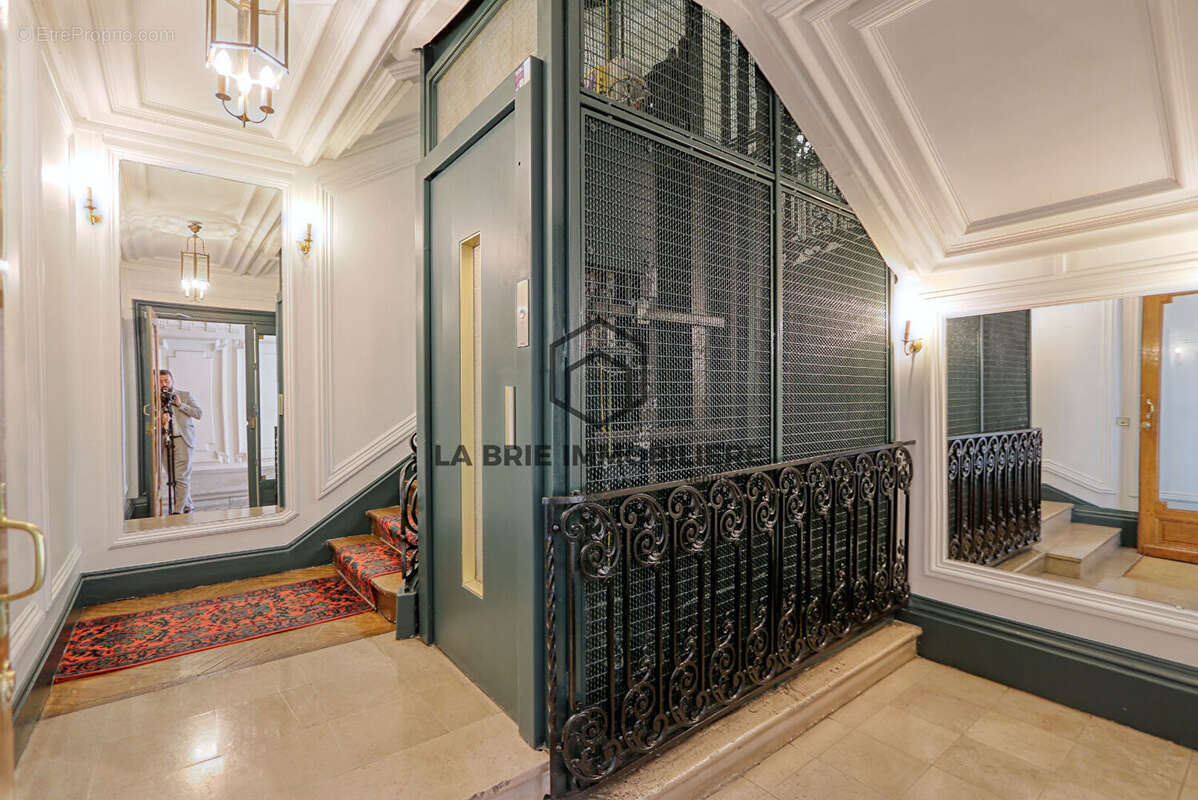Appartement à PARIS-8E