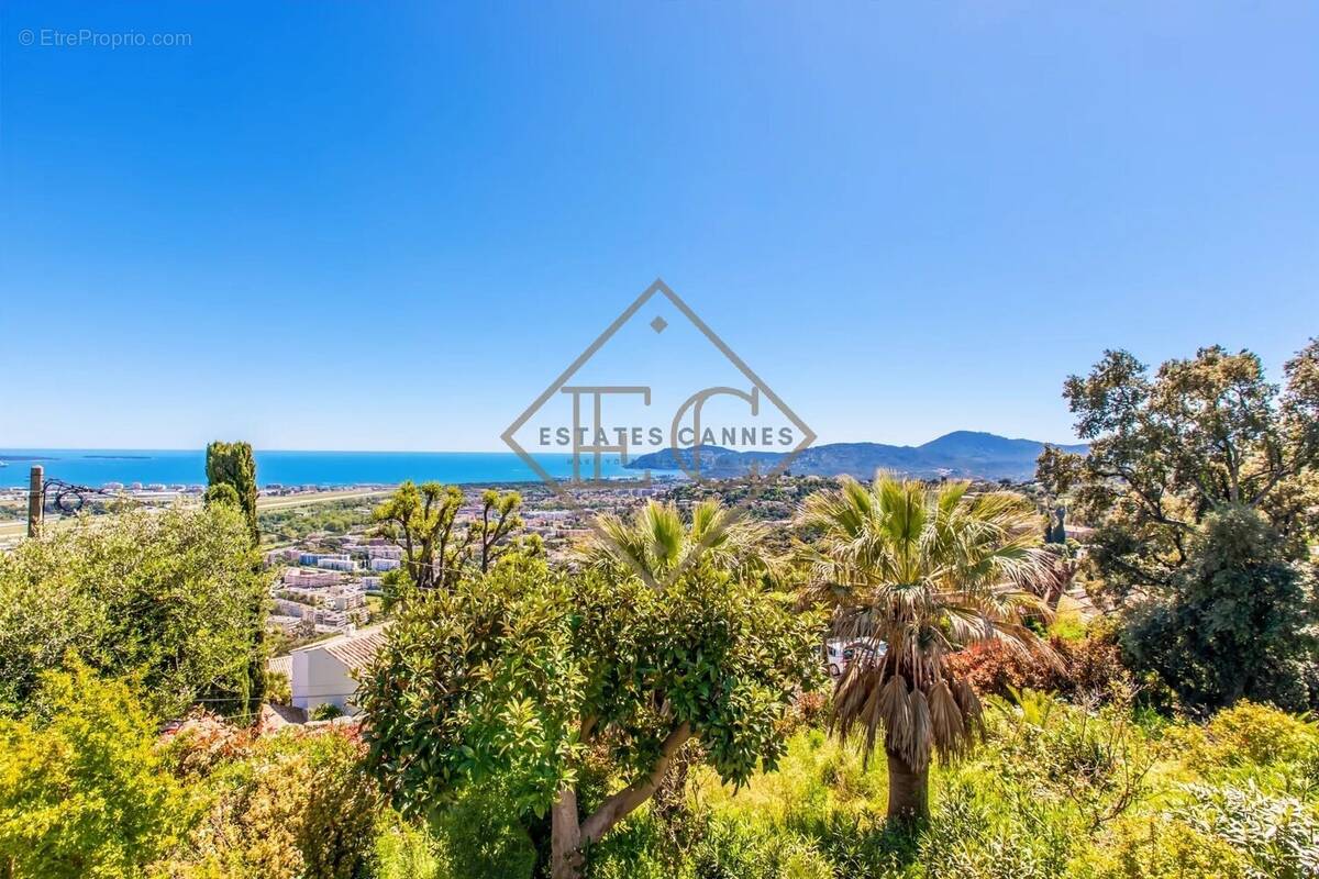 Maison à MANDELIEU-LA-NAPOULE