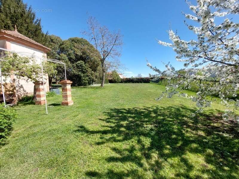 Maison de maitre avec  dependances deux pigeonniers sur parc de 5000m² - photo 39
