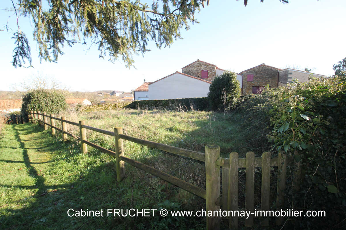 Maison à BAZOGES-EN-PAREDS
