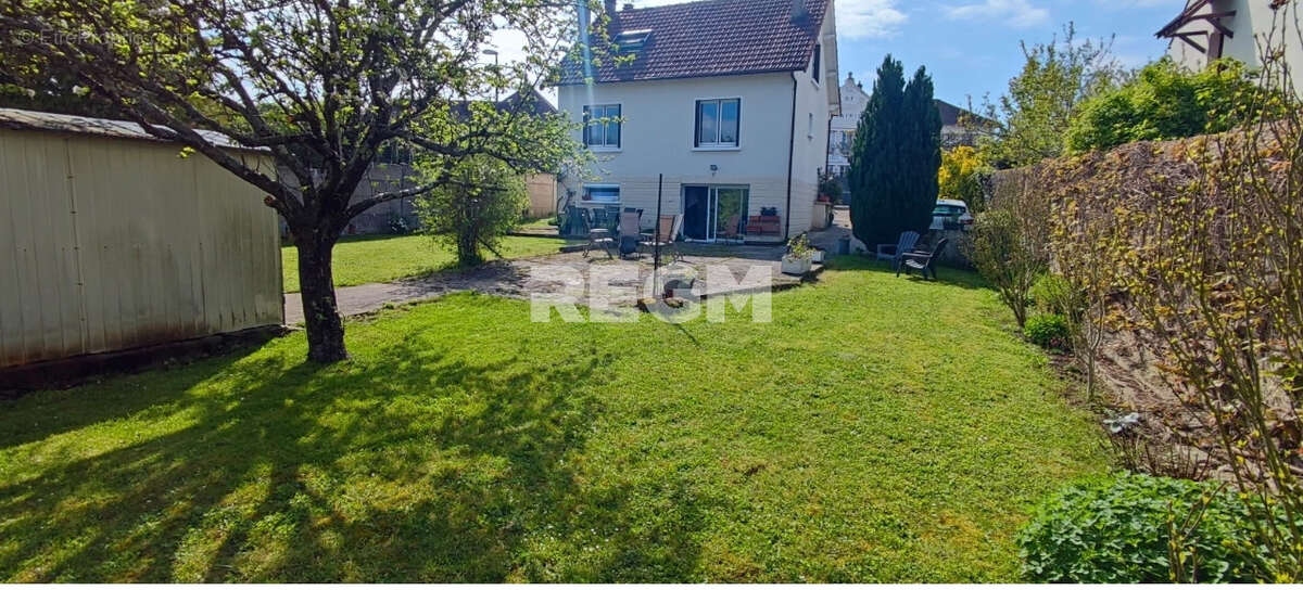 Maison à URY