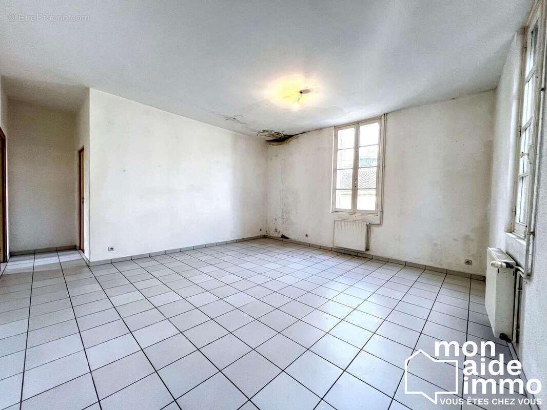 Appartement à COUTRAS