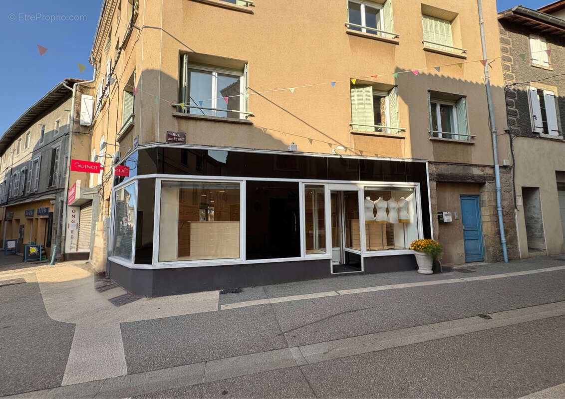 Commerce à CONDRIEU