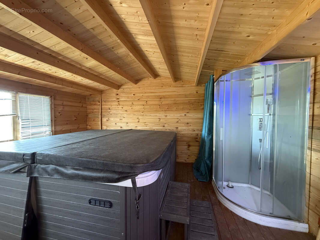 Maison à LA ROCHE-CHALAIS