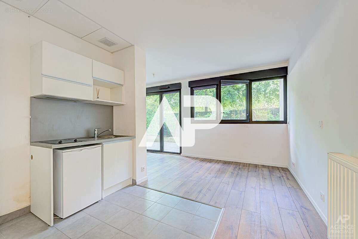 Appartement Rueil Malmaison 1 pièce(s) 28.48 m² - photo 2