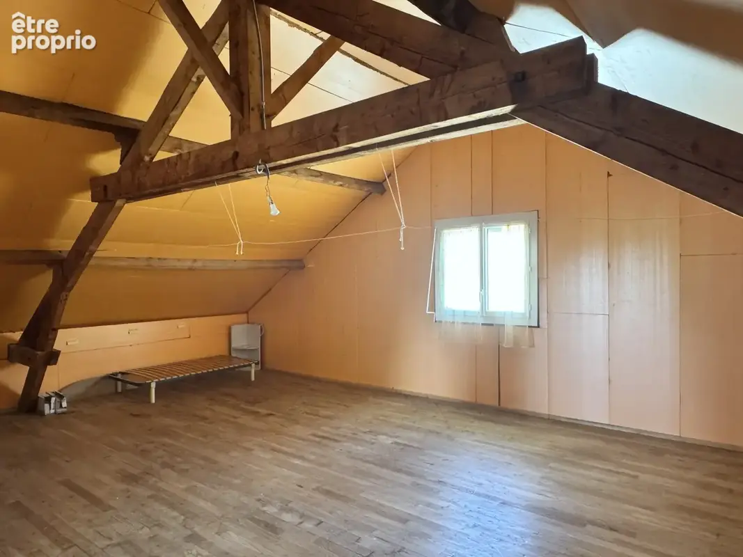 Maison lumineuse aux beaux volumes   Jardin, terrasse et fort potentiel d’aménagement - photo 12