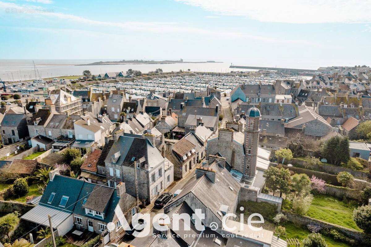 Maison à SAINT-VAAST-LA-HOUGUE
