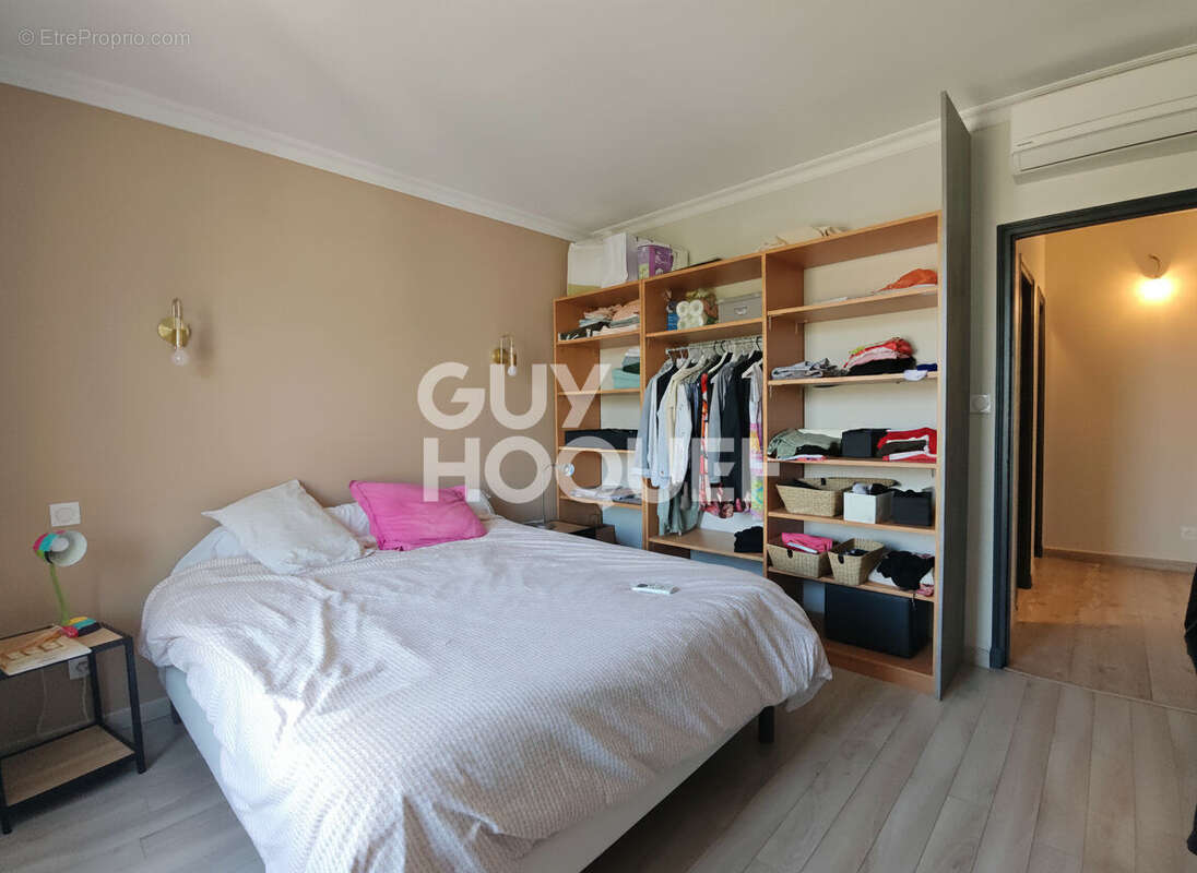 Magnifique T4 de 87m² avec terrasse de 80m² - Proximité Centre-ville - Résidence sécurisée avec ascenseur et garage ! - photo 10