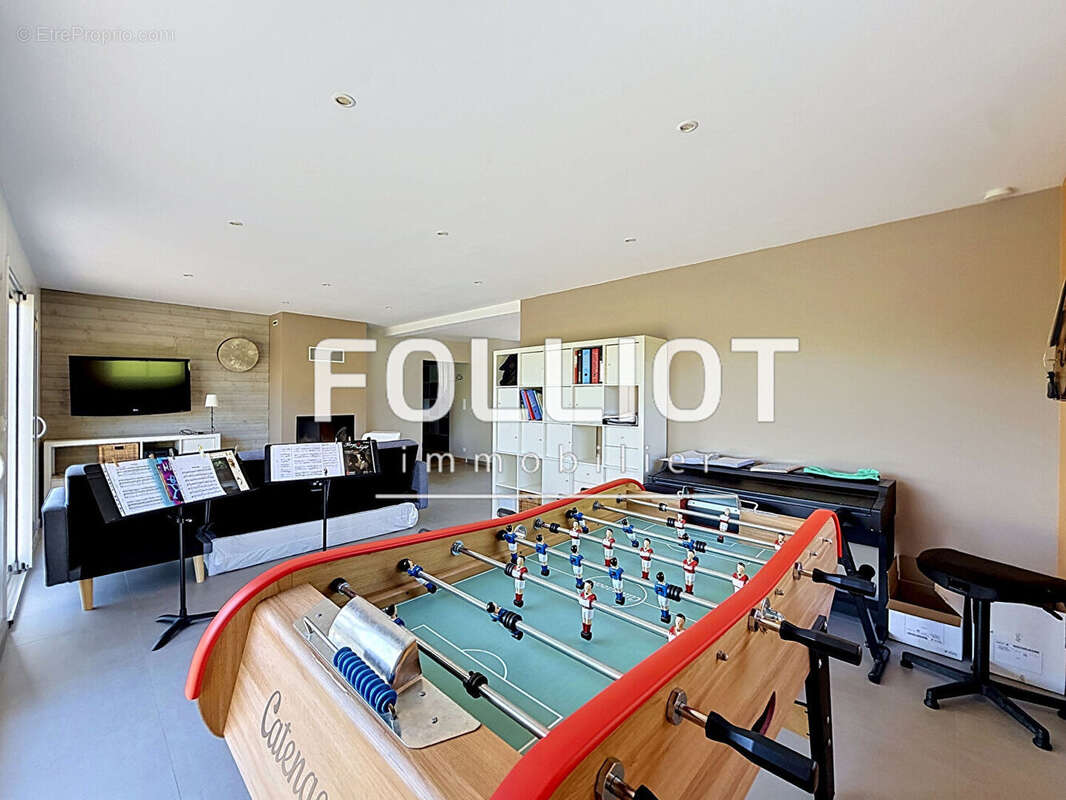 Maison spacieuse 10 pièces à vendre à Saint-Pair-sur-Mer - Réf 12310AH - photo 10