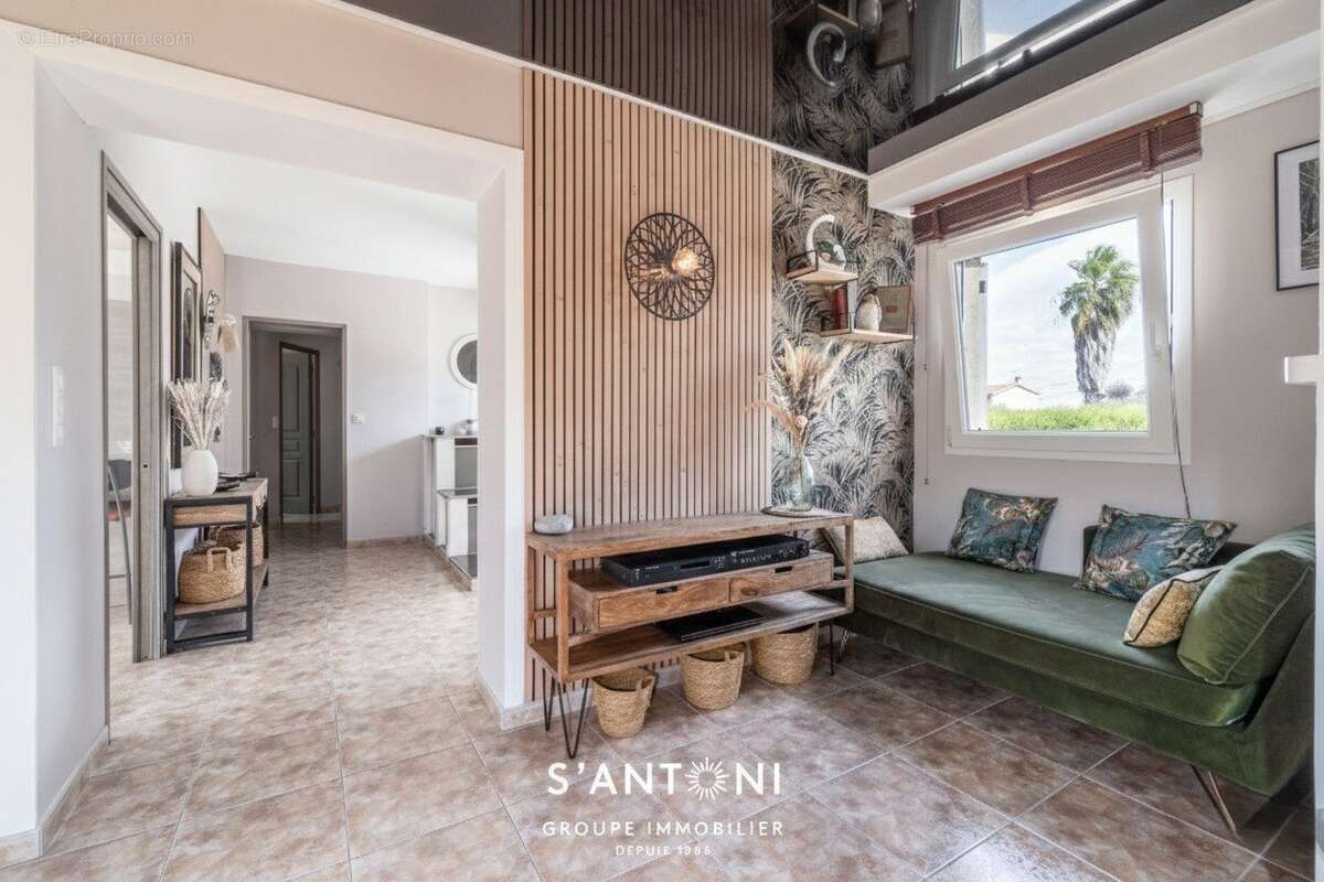 Maison à SAINT-THIBERY