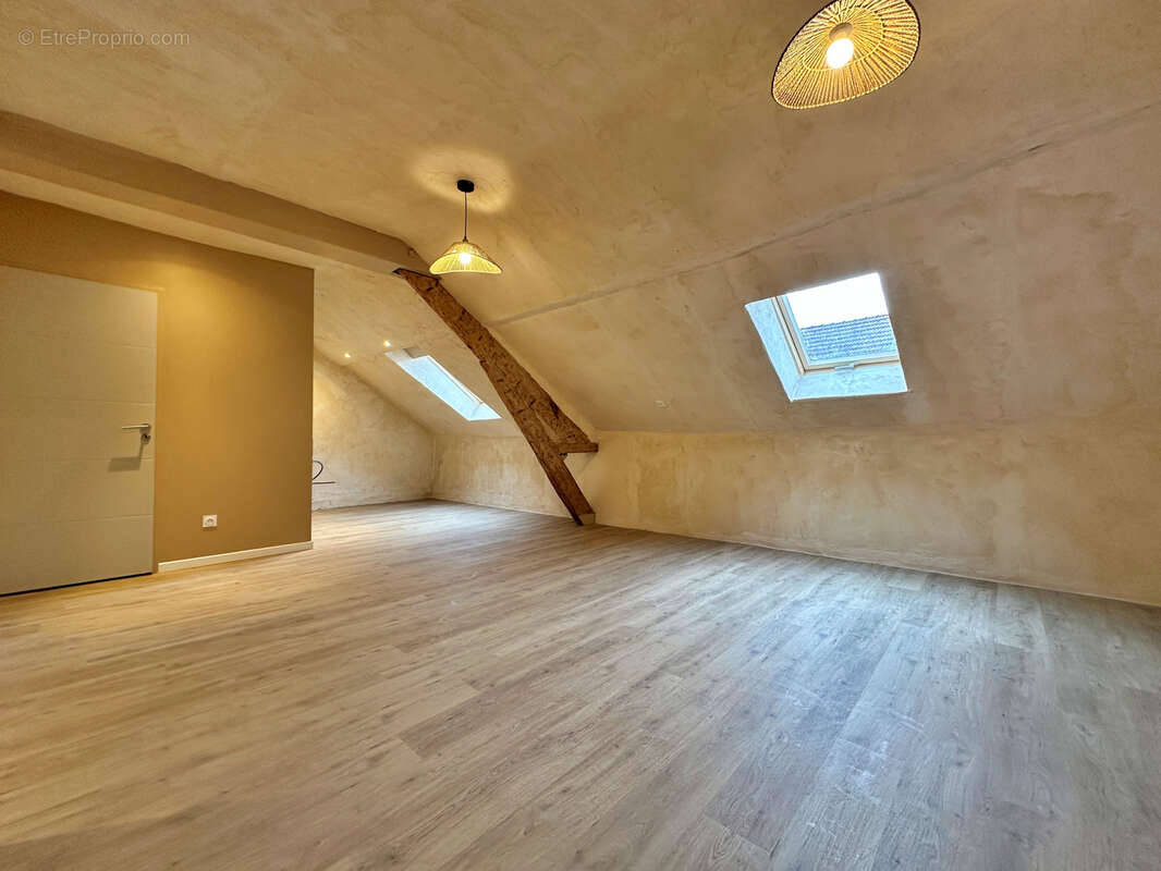 Appartement à LA TOUR-DU-PIN