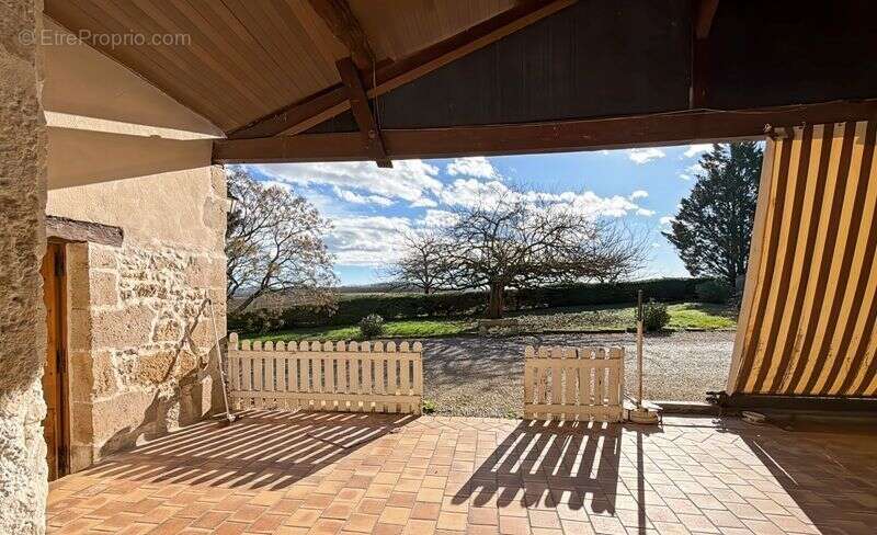 Maison à SAINTE-MERE