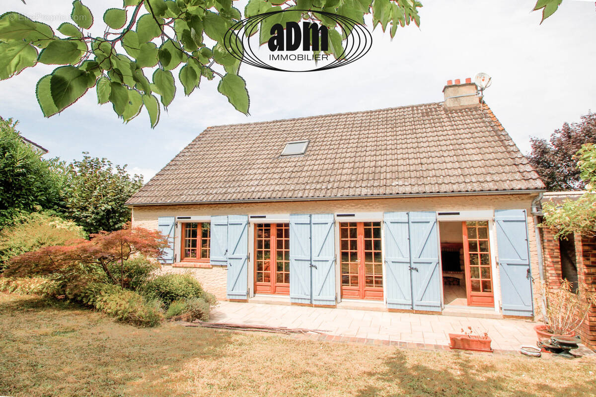Maison familiale avec terrasse couverte et cheminée - photo 17