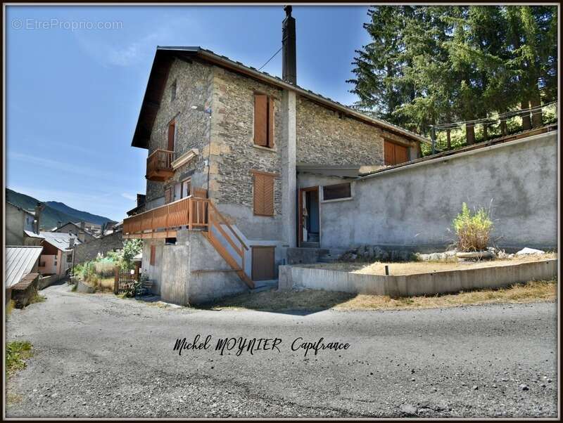  Une maison unique à Aiguilles, au cœur des montagnes du Queyras - photo 2