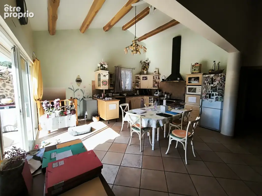 Mas rénové de 195m2 avec 1750m2 de terrain avec vue dégagée - photo 3