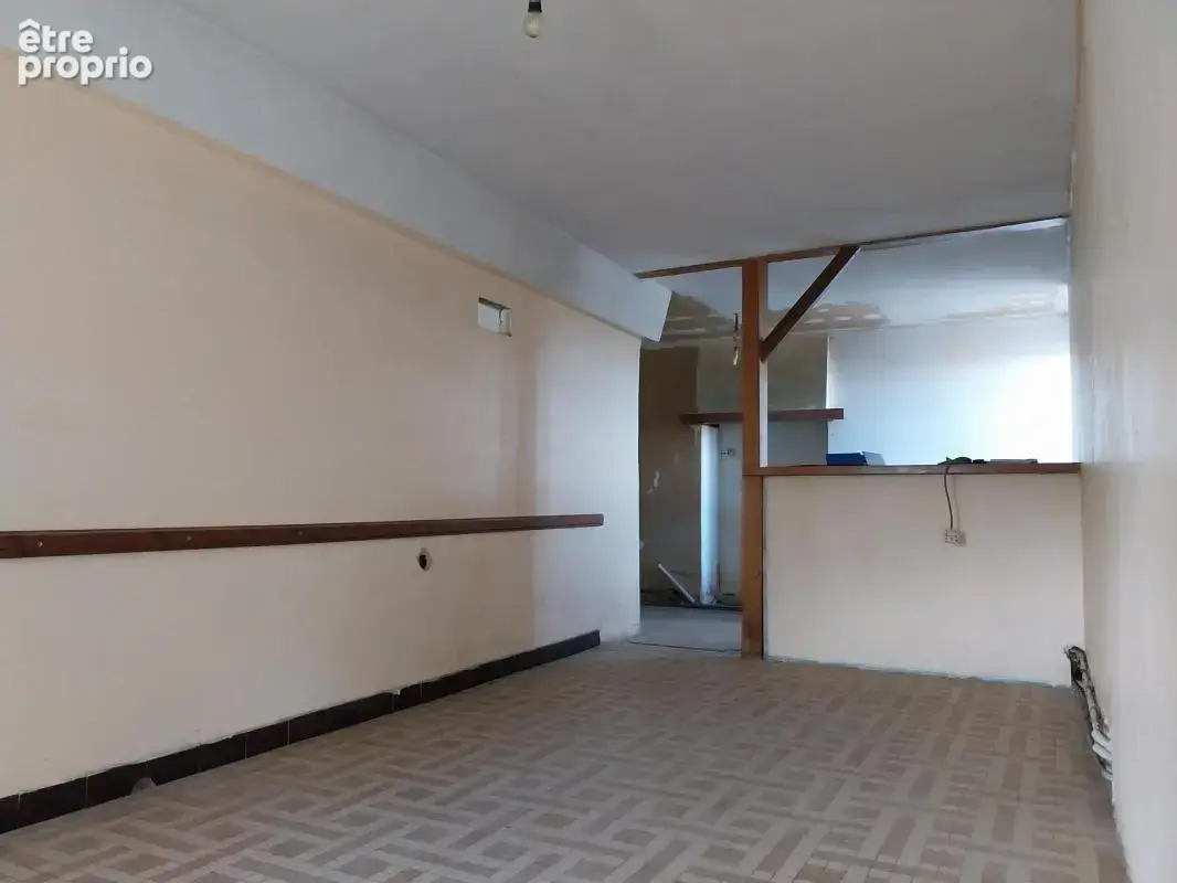 Maison de campagne – Panneaux photovoltaïques, nombreuses dépendances & Terrain - photo 3
