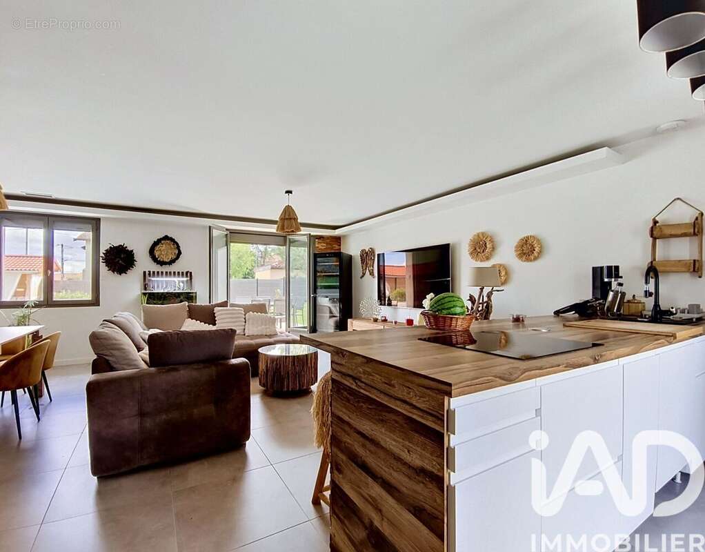 Photo 3 - Maison à GREZIEU-LA-VARENNE
