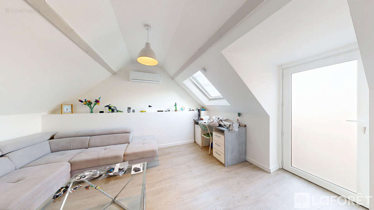 Maison à THIEL-SUR-ACOLIN