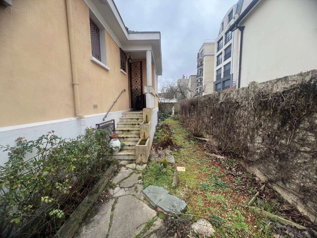 Maison à SARTROUVILLE