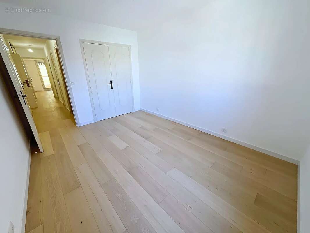 Hyper centre - Coulée verte  Trois pièces 97,5 m² - Refait à neuf - photo 9