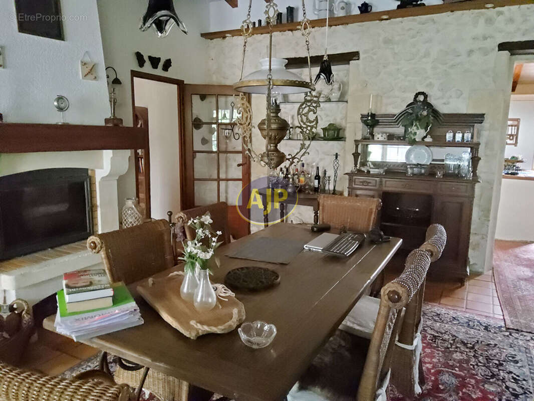 Maison à VENDAYS-MONTALIVET