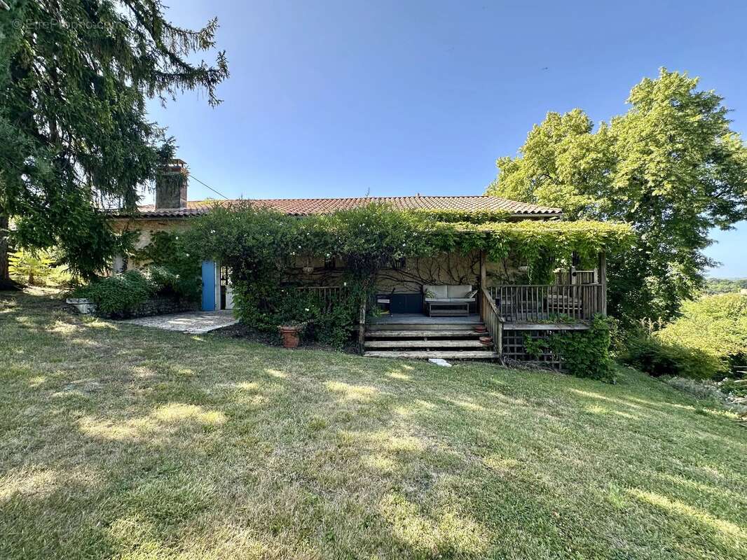 Belle maison en pierre avec piscine, jardin et vue sur la campagne - photo 16