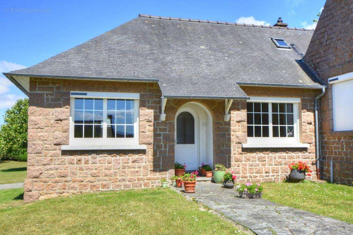 Maison avec partie indépendante à La Roche Jaudy  sur 2 000 m2 de terrain - photo 2